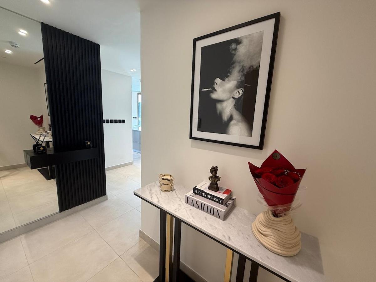 Elegant & Luxury 2Br Apartment Burj And Canal View Sabkhah المظهر الخارجي الصورة