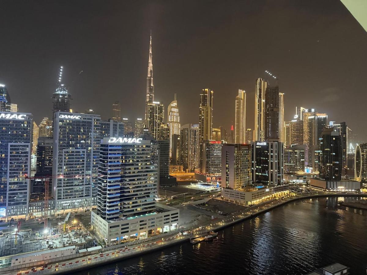 Elegant & Luxury 2Br Apartment Burj And Canal View Sabkhah المظهر الخارجي الصورة