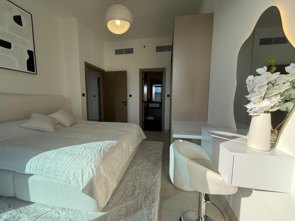 Elegant & Luxury 2Br Apartment Burj And Canal View Sabkhah المظهر الخارجي الصورة